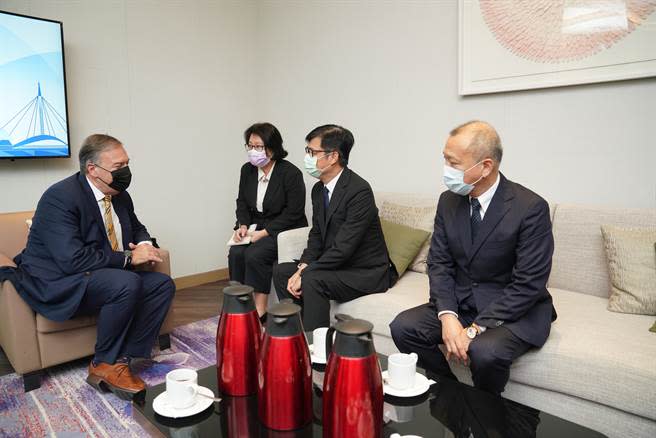 美國前國務卿蓬佩奧繼3月後再度訪台，今早與高雄市長陳其邁會晤。（柯宗緯翻攝）