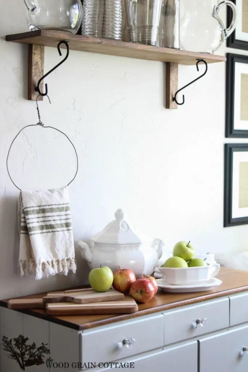 kitchen storage hacks - farmhouse towel holder