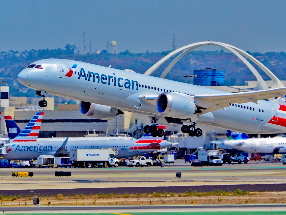 American Airlines Flights Are Going Without Food After Listeria Found At Catering Kitchen l