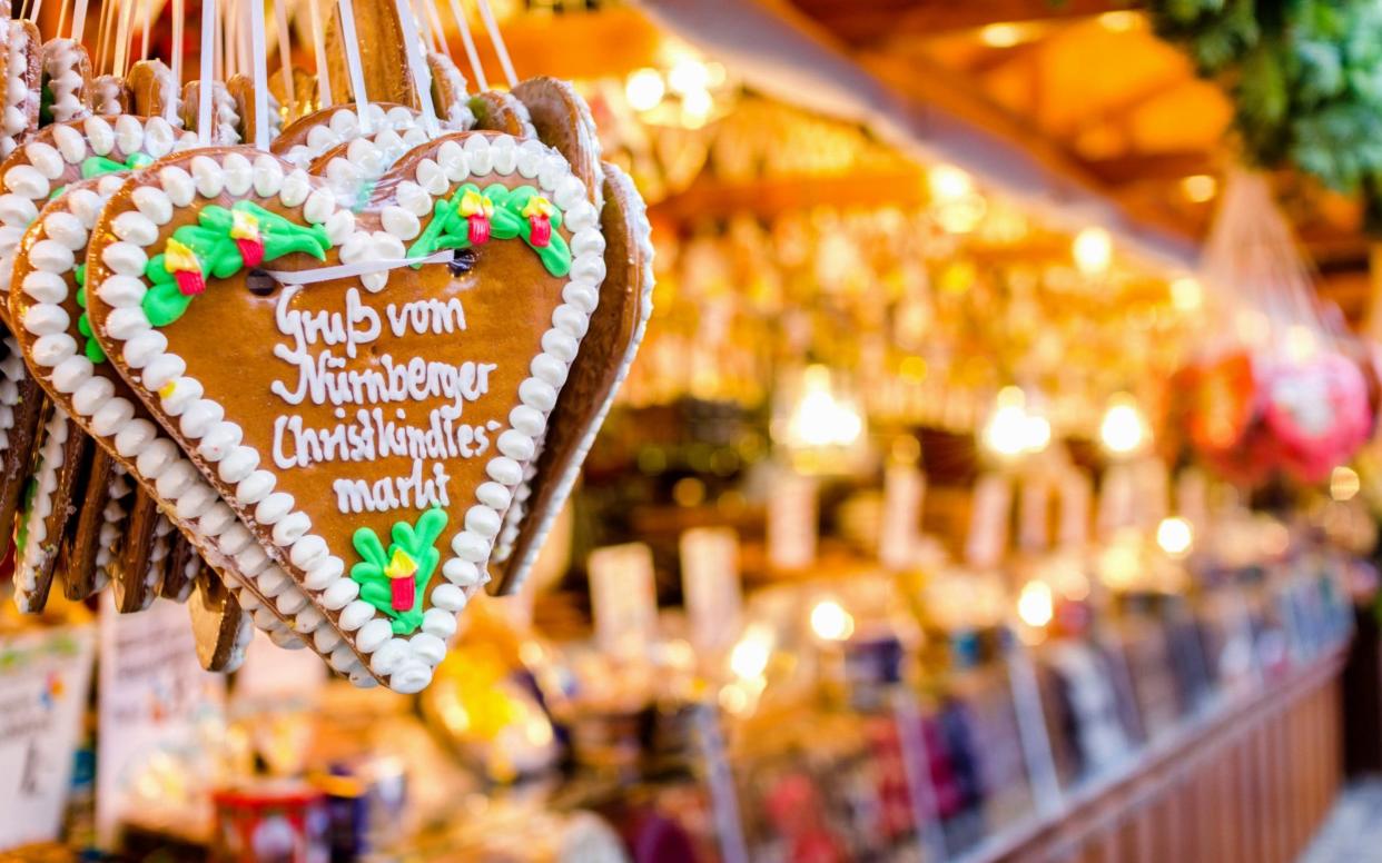 Gingerbread heart (Lebkuchenherz) at a Nuremberg Christmas Market stall - Juergen Stack