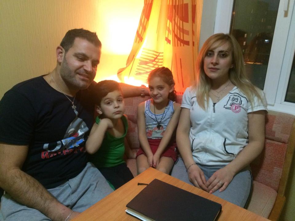 Familia siria refugiada en Rusia (AP Photo/Roman Stepanovich)