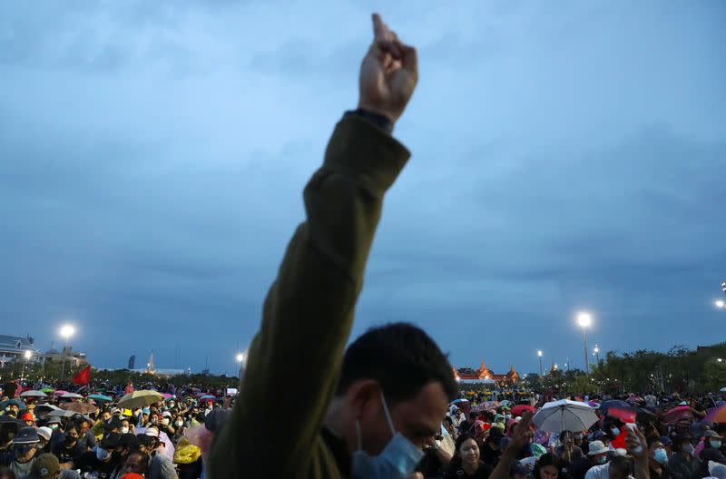 GRANDE MANIFESTATION ANTI-GOUVERNEMENTALE EN THAÏLANDE