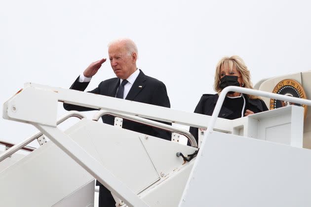 <p>Joe Biden et sa femme Jill arrivent à la base de Dover, dans le Delaware, le 29 août 2021.</p>