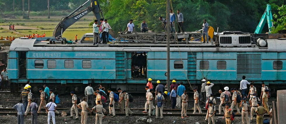 Selon le directeur général des services d'incendie de l'État d'Odisha, Sudhanshu Sarangi, le bilan de 288 morts devrait encore augmenter, et pourrait atteindre 380 morts.  - Credit:DIBYANGSHU SARKAR / AFP