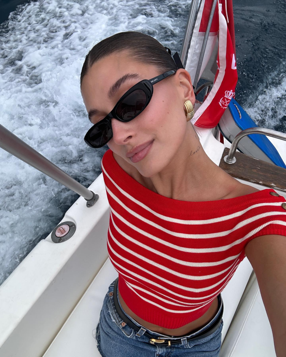 Η Hailey Bieber έχει κατακτήσει την τέχνη του Tomato Girl Summer (Hailey Bieber Instagram)