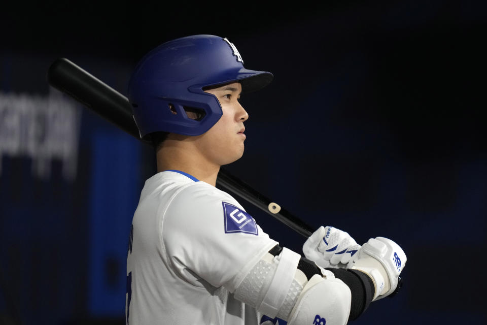 Shohei Ohtani de los Dodgers de Los Ángeles previo a un turno ante los Padres de San Diego, el jueves 21 de marzo de 2024, en Seúl. (AP Foto/Lee Jin-man)