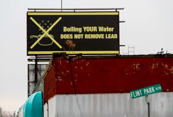 PHOTO: A sign tells Flint residents that boiling water doesn't remove lead on Feb.7, 2016 in Flint, Michigan. (Sarah Rice/Getty Images, FILE)