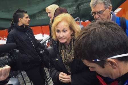 Lyn and Kirk Ulbricht (back R), parents of Ross Ulbricht, speak to journalists after his conviction in Lower Manhattan, New York February 4, 2015. REUTERS/Nate Raymond