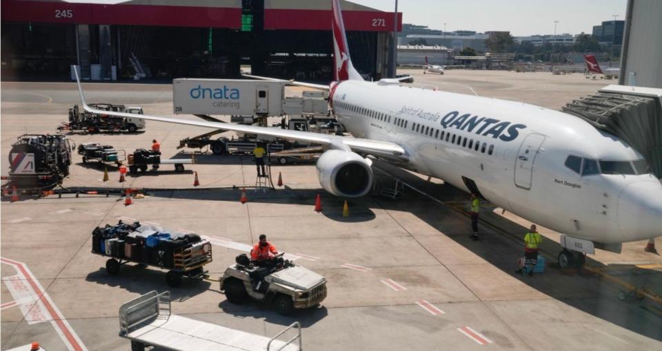 Aereo Qantas sulla pista