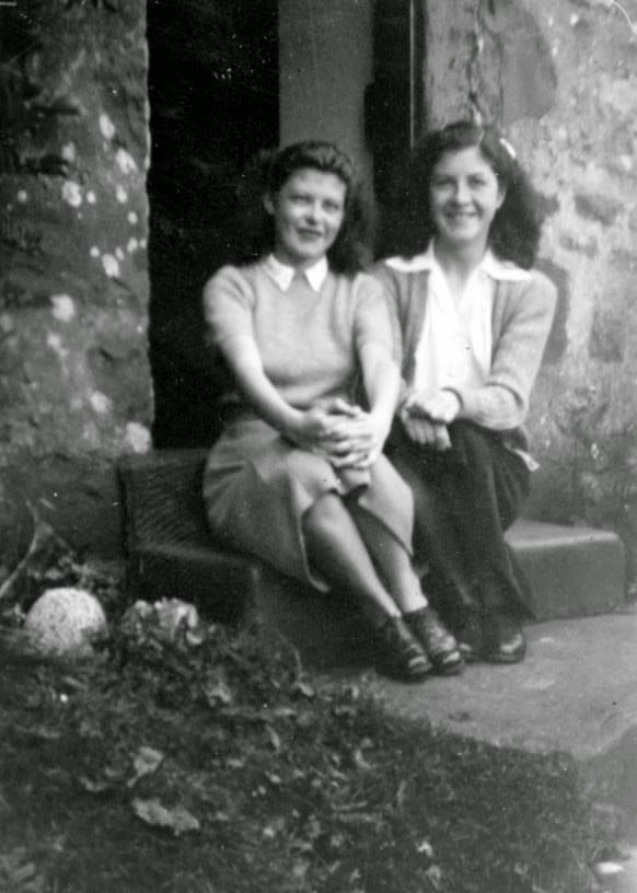 Lorna Graham, right, with her sister Anne (Lorna Graham/PA)