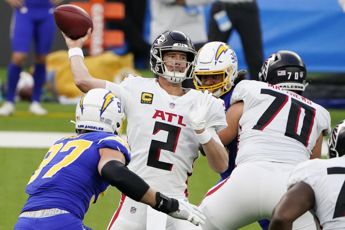 Live updates: Chargers defeat Falcons 20-17 with last-play field