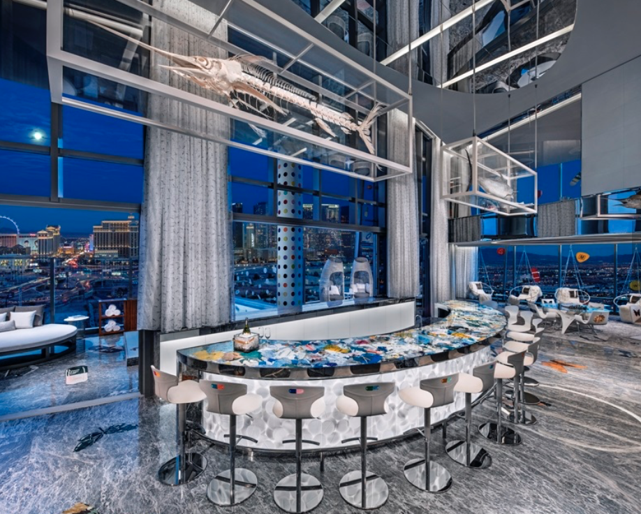 <p>Il bancone del bar può ospitare fino a tredici persone. (Foto: © Palms Casino Resort) </p>