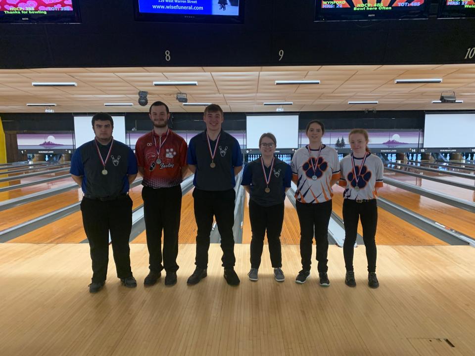 The top-3 individual boys and girls all received medals at the Crawford County Tournament.

L to R: Wynford's Tyler Bindner, Bucyrus' Gabe Higginbotham, Wynford's Kobie Naufzinger, Wynford's Miya Kinn, Galion's Abby Crager, Galion's Zoe Frary.