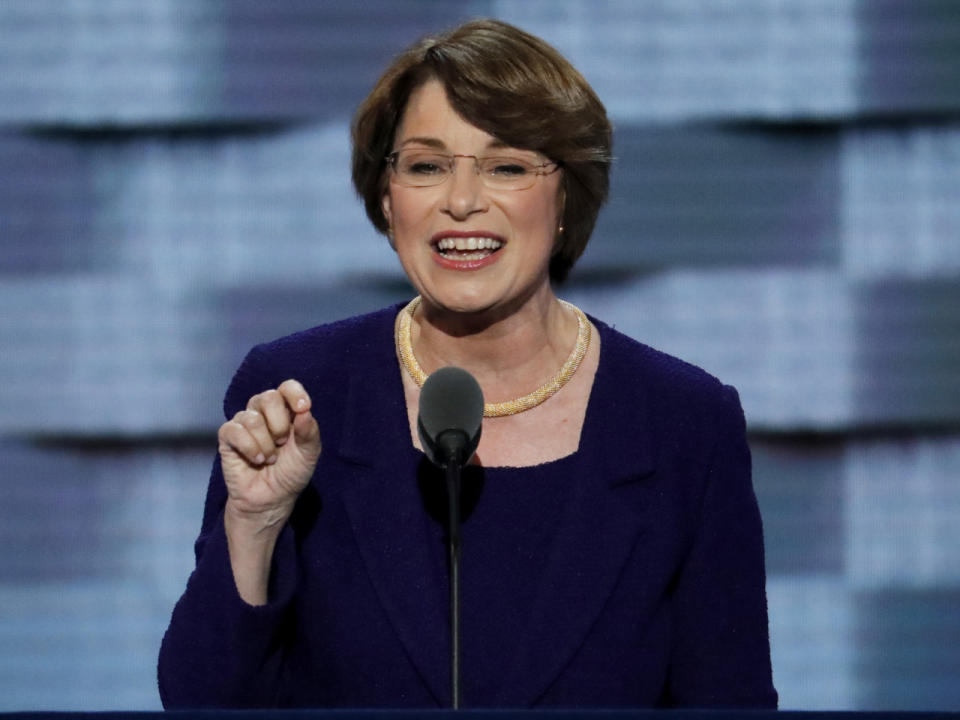 Noch recht unbekannt ist bislang die Senatorin Amy Klobuchar aus dem US-Bundesstaat Minnesota. Unter den Demokraten ist sie unter anderem dafür bekannt, dass sie sich dafür einsetzte, das 1962 abgeschlossene Handelsembargo mit Kuba zu beenden. (Bild-Copyright: J. Scott Applewhite/AP Photo)