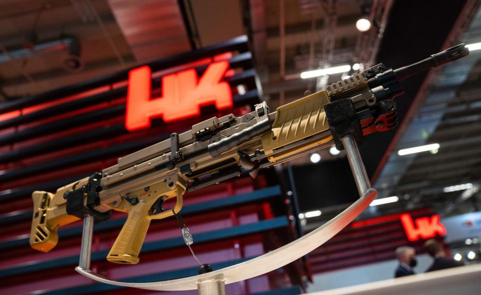 Bei der Messe „Enforce Tac“ ist am Stand der Firma Heckler & Koch das Maschinengewehr MG4 KA3 ausgestellt.