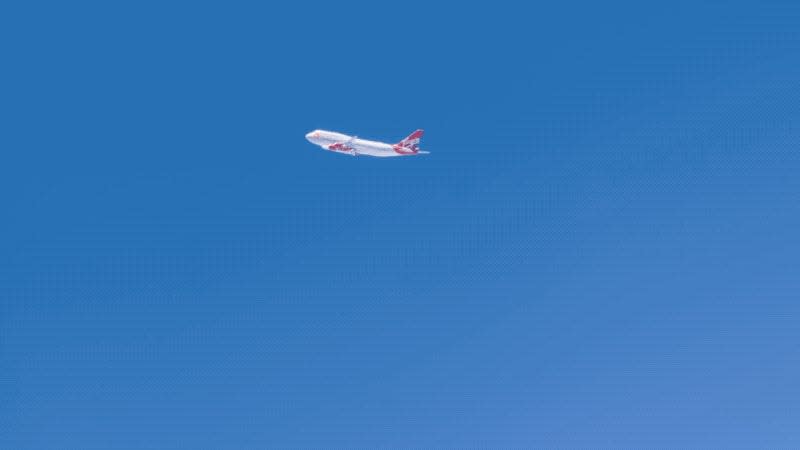 Virgin Orbit's Cosmic Girl carrier airplane launches LauncherOne rocket   May 25, 2020