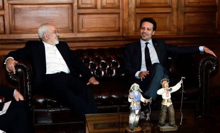 Ecuadorean Foreign Minister Guillaume Long and Iranian Foreign Minister Mohammad Javad Zarif talk at Carondelet Palace in Quito, Ecuador August 24, 2016. REUTERS/Guillermo Granja