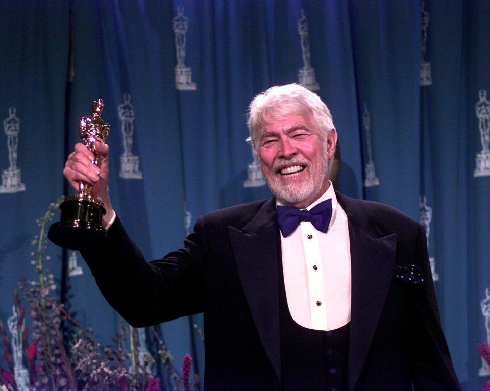 KRT ENTERTAINMENT STORY SLUGGED: OSCARS KRT PHOTOGRAPH BY EUGENE GARCIA/ORANGE COUNTY REGISTER (KRT203) LOS ANGELES, CA., March 21 -- James Coburn shows off his Oscar for Best Supporting Actor in the film Affliction at the 71st Academy Awards in Los Angeles, California Sunday. (Photo by OC) AP PL BL KD 1999 (Horz.) (kn) (Additional photos available on KRT Direct, KRT/PressLink or upon request)