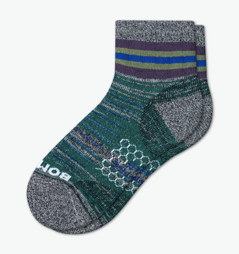 31) Hiking Quarter Socks