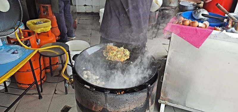 Hawker - oyster omelette 