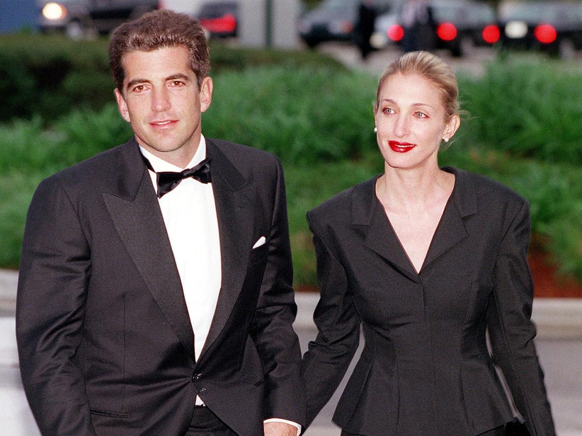 These archival photos show the best of Carolyn Bessette-Kennedy's style