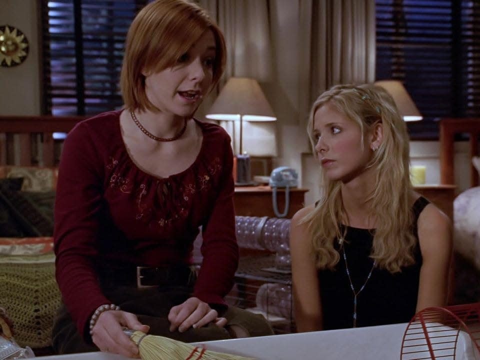 Sarah Michelle Gellar and Alyson Hannigan in "Buffy the Vampire Slayer" (1997).
