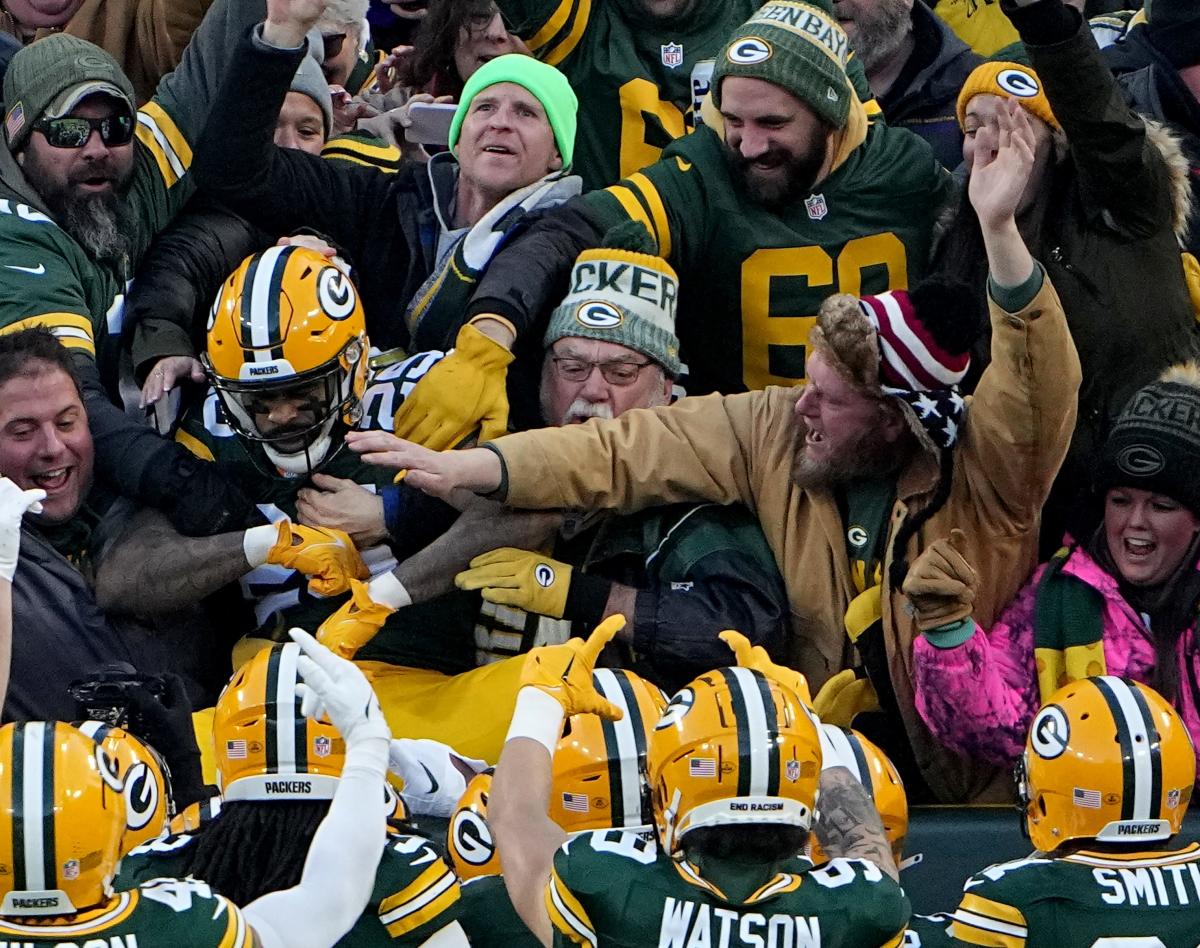 Green Bay Packers - Lambeau Leap season is back! #GoPackGo