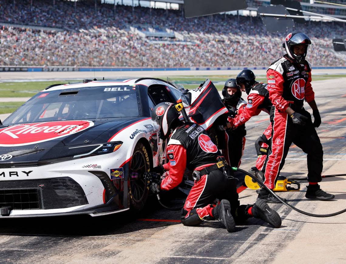 The pit crew of Christopher Bell (20) works on his Toyota after he smacked the wall coming out of turn four during the Auto Trader Echo Park 400 at Texas Motor Speedway in Fort Worth, Texas, April 14, 2024. Kyle Larson won stage 1. (Special to the Star-Telegram/Bob Booth) Bob Booth/(Special to the Star-Telegram)