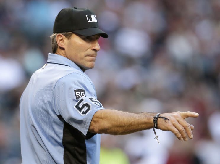 Umpire Angel Hernandez seeks 'sensitive' documents in MLB discrimination  suit