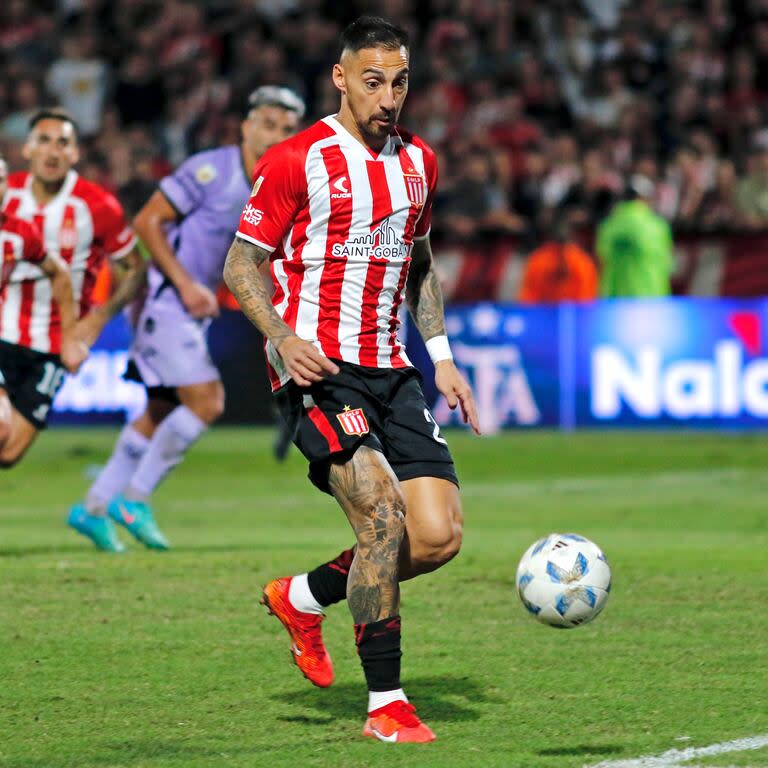 Javier Correa, autor del tercer y último gol de Estudiantes ante Barracas Central