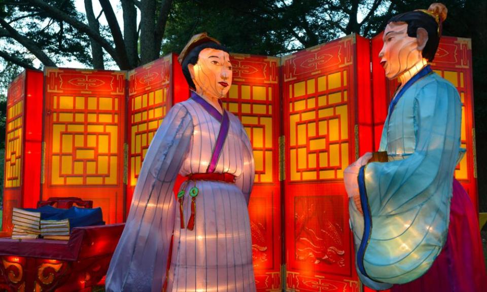 Handmade Chinese couple lanterns in Auckland Lantern Festival