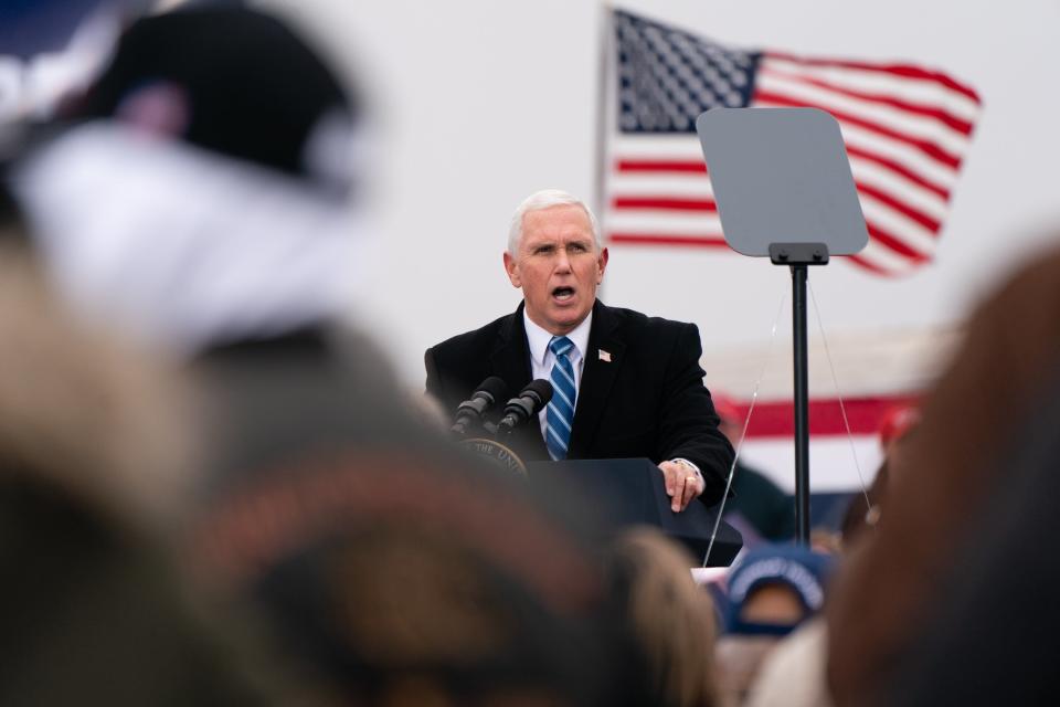 <p>COLUMBUS, GA - 11 DE DICIEMBRE: El vicepresidente de Estados Unidos, Mike Pence, habla durante un evento de la campaña Defender a la mayoría el 11 de diciembre de 2020 en Columbus, Georgia. Los senadores republicanos David Perdue y la senadora Kelly Loeffler se enfrentan a una segunda vuelta de las elecciones del 5 de enero en Georgia. </p> (Foto de Elijah Nouvelage / Getty Images)