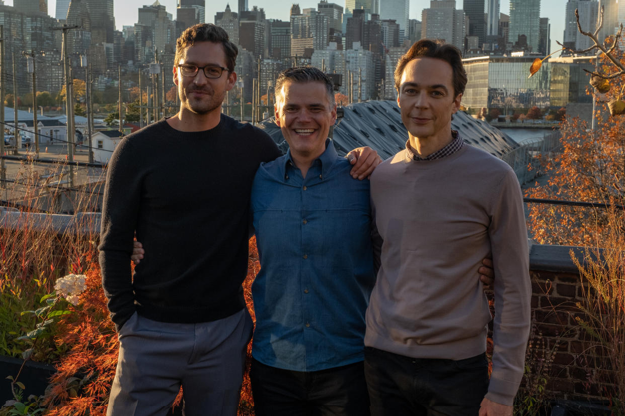 Writer Michael Ausiello standing in between actors Ben Aldridge and Jim Parsons