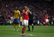 Benfica's Lazar Markovic reacts after a missed scoring opportunity against Juventus during their Europa League semi-final first leg soccer match at Luz stadium in Lisbon April 24, 2014. REUTERS/Rafael Marchante