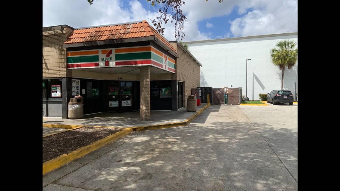 The 7-Eleven at 590 NE 125th St. in North Miami. DAVID J. NEAL/dneal@miamiherald.com