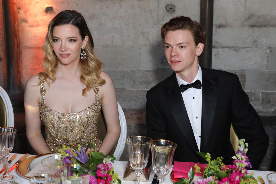 LONDON, ENGLAND - JULY 01: Talulah Riley and Thomas Brodie-Sangster attend the Bulgari gala dinner to celebrate the Queen's Platinum Jubilee and unveil the 'Jubilee Emerald Garden' high jewellery set at Westminster Abbey on July 1, 2022 in London, England. (Photo by David M. Benett/Dave Benett/Getty Images for Bulgari)