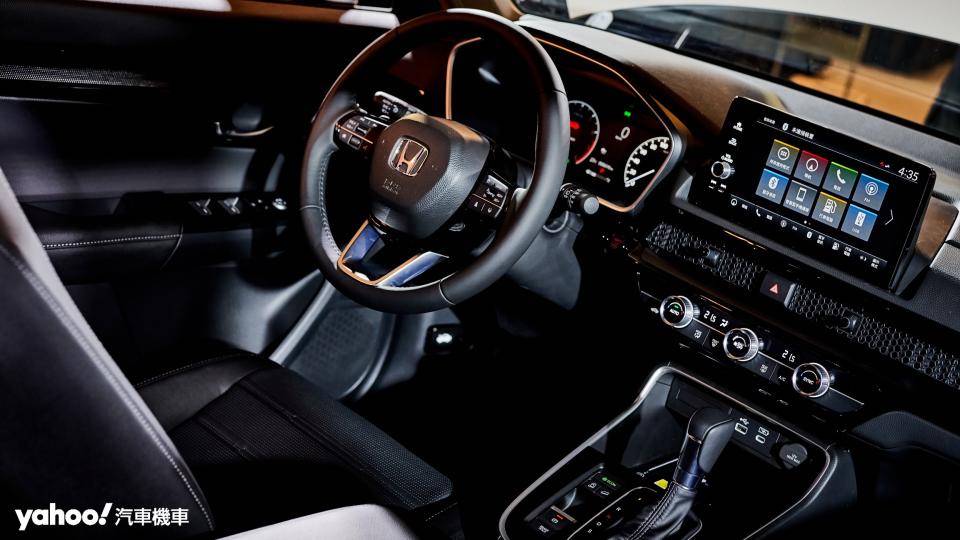 全新世代Honda內裝設計依舊以貼近駕駛操作與最低視野妨礙的使用者導向為優先。