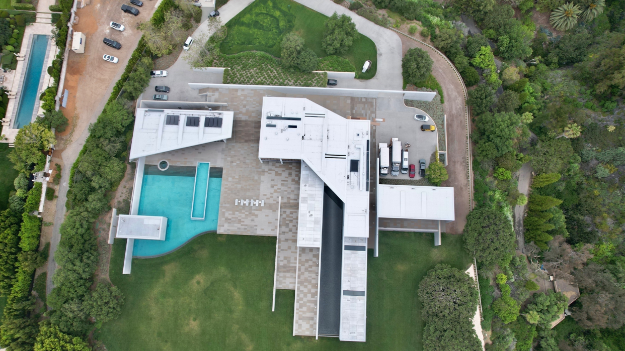 Beyoncé and Jay-Z purchase $200 Malibu mansion. (Photo: Backgrid)