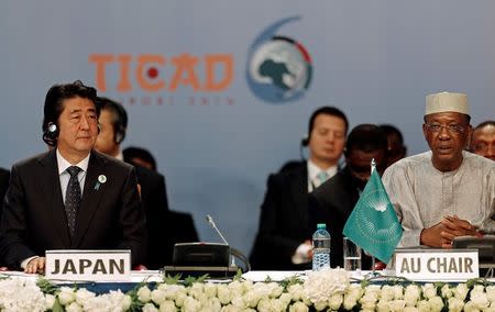 Japan's Prime Minister Shinzo Abe (L) and Chairperson of the African Union (AU) and Chad's President Idriss Deby attend the Sixth Tokyo International Conference on African Development (TICAD VI) in Kenya's capital Nairobi, August 27, 2016. REUTERS/Thomas Mukoya???