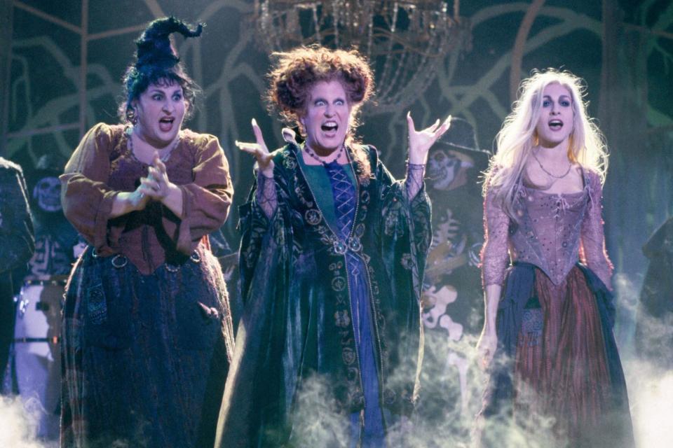 HOCUS POCUS, Kathy Najimy, Bette Midler, Sarah Jessica Parker, 1993, (c) Buena Vista/courtesy Everet