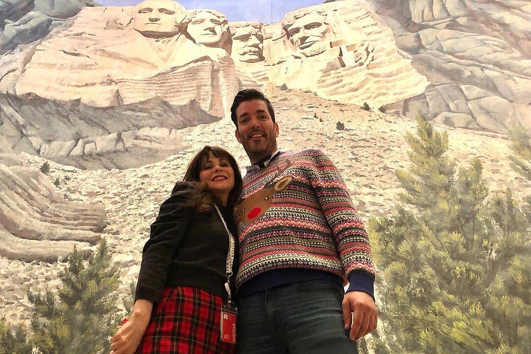 Zooey Deschanel and Jonathan Scott Spend First Christmas in New Home: 'Love Christmassing with You'