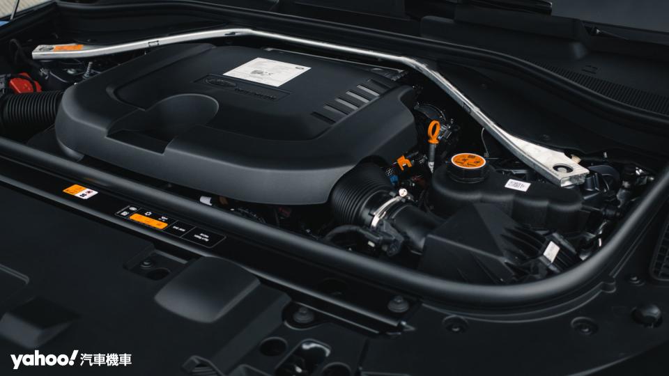 D300採用3.0L直六渦輪柴油引擎，具備300ps/66.3kgm最大輸出。