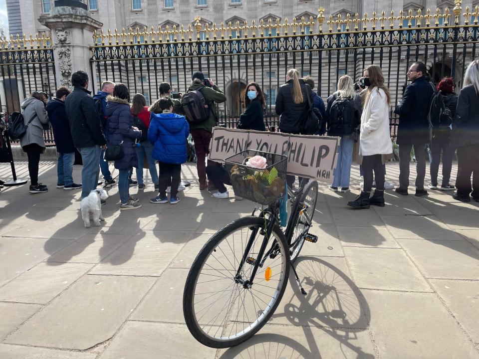 One well-wisher leaves a sign saying “Thank you Philip” outside Buckingham Palace.Kate Ng