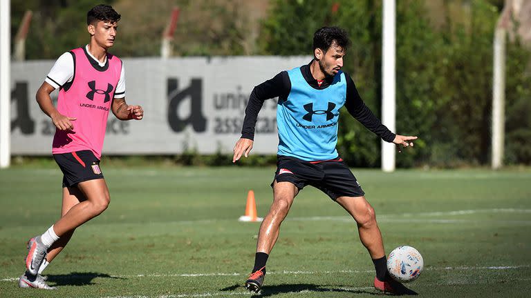 Juan Sánchez Miño jugaría este domingo como volante por la izquierda en el esquema 4-4-2 de Zielinski