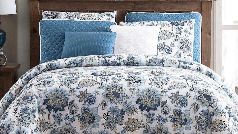 Customers love this Hallmart Collectibles comforter and quilt set for its floral pattern and overall coziness.