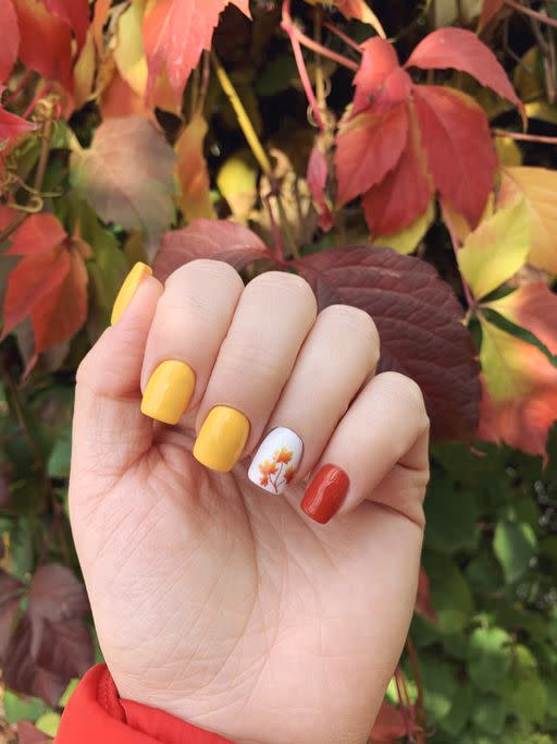 14) Fall Leaf Thanksgiving Nails