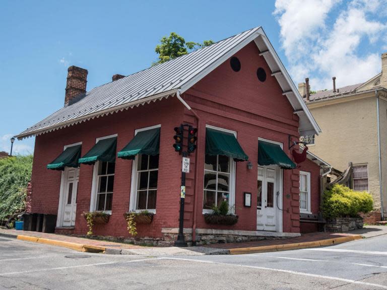 Man arrested for hurling chicken waste at restaurant that asked Sarah Huckabee Sanders to leave