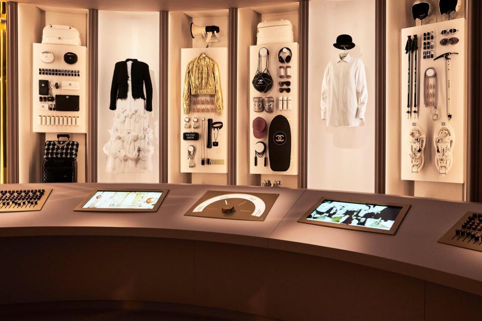 le grand numéro de chanel perfume exhibition in paris