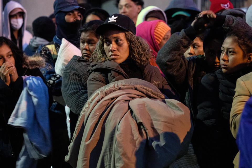 Migrants wait to enter a shelter at the Sacred Heart Church on Dec. 17, 2022 in El Paso, Texas.  (John Moore / Getty Images)