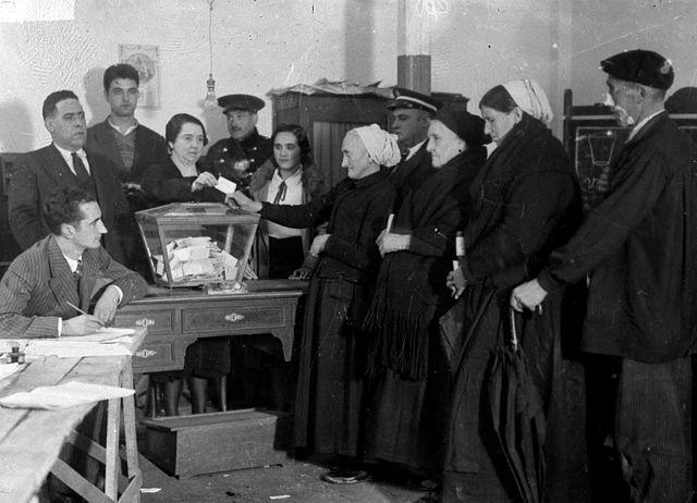 El 19 de noviembre de 1933 todas las mujeres mayores de 23 a&#xf1;os votaron por primera vez en Espa&#xf1;a
